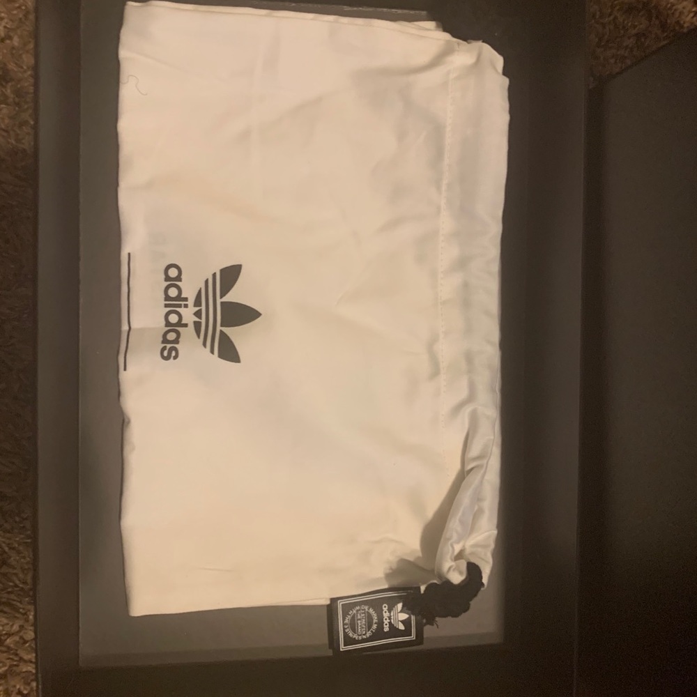 Brand NEW Adidas x Ivy Park Beyoncé Superstars - Picture 4 of 9